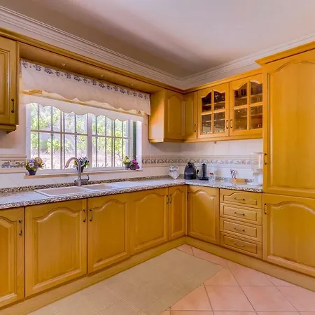 Yellow Country house Almancil